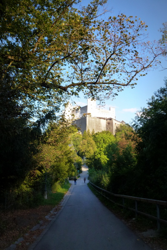 Nischenweg zwischen Mönchsberg und Festung Hohensalzburg